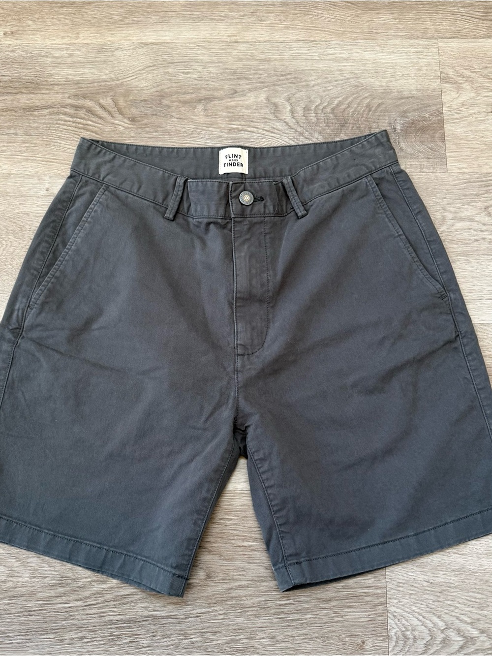 NWOT Flint and Tinder Men’s 365 Chino  7” Inseam in Charcoal Gray Shorts Sz 31